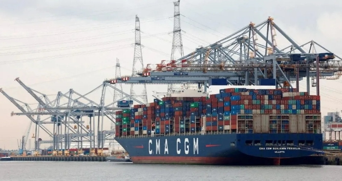 突發(fā)！44個(gè)集裝箱落水，30個(gè)集裝箱受損！達(dá)飛箱船遭遇惡劣天氣，曾掛靠國(guó)內(nèi)多個(gè)港口