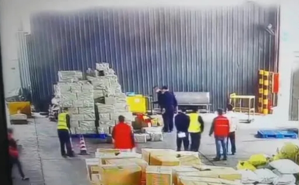 海關嚴打！集裝箱瞞報出口23噸“煙花爆竹”！又有貨主貨代報關要遭殃...